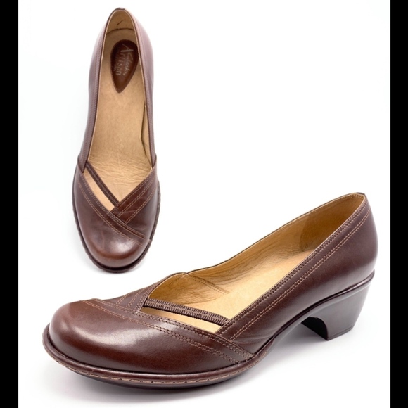 clarks brown pumps